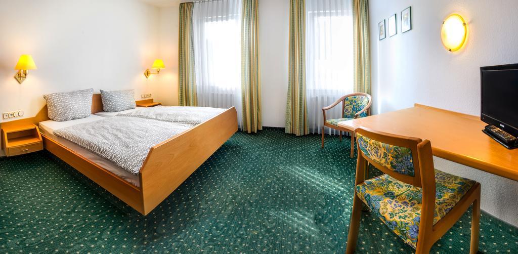Hotel Hirsch Freudenstadt Oda fotoğraf